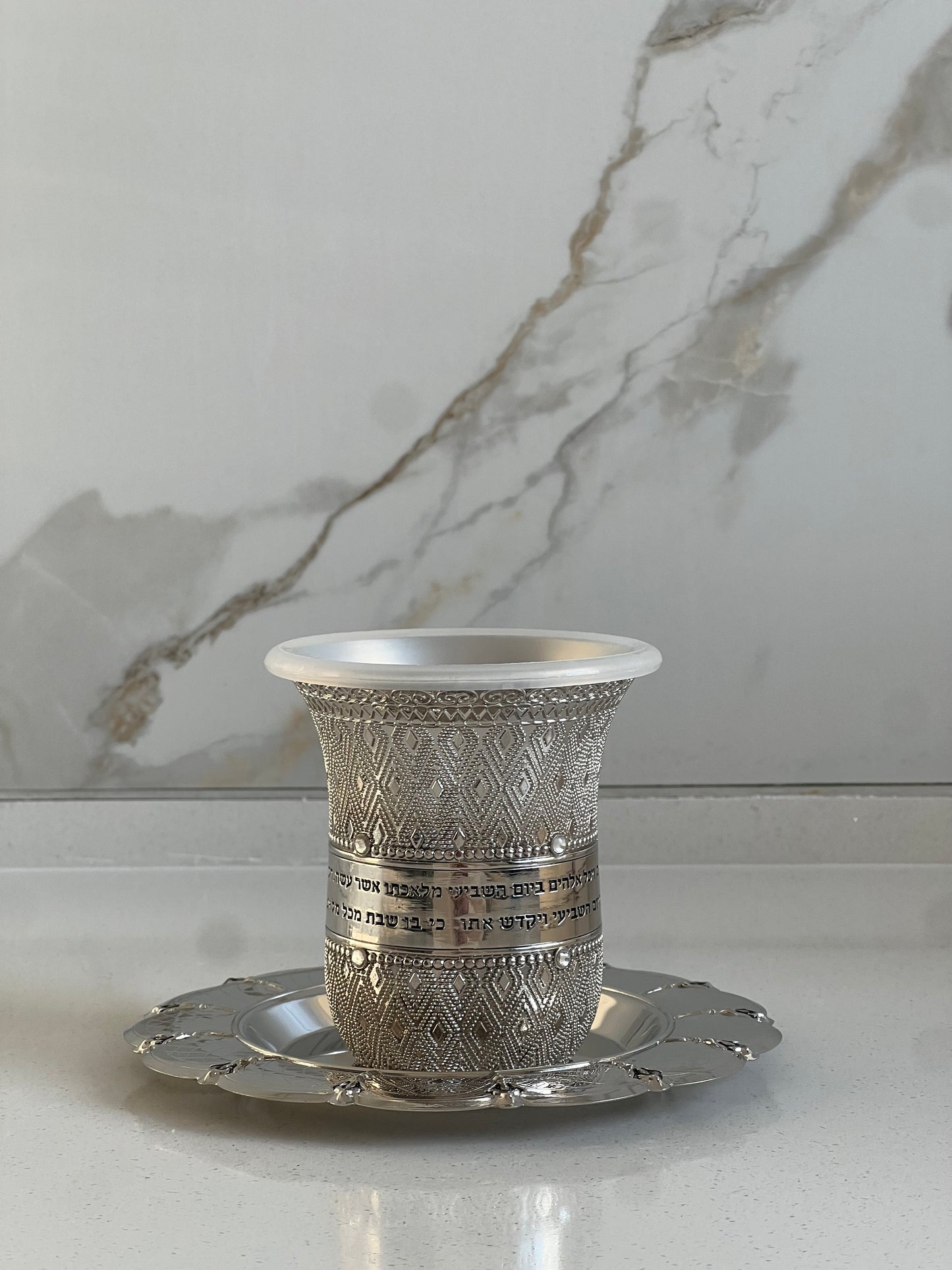 גביע קידוש כסוף משובץ